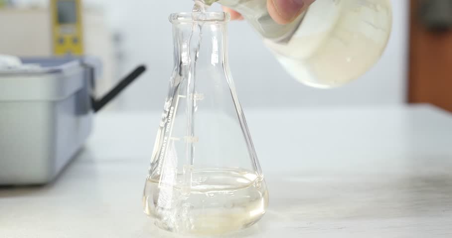 رقیق کردن محلول آب اکسیژنه