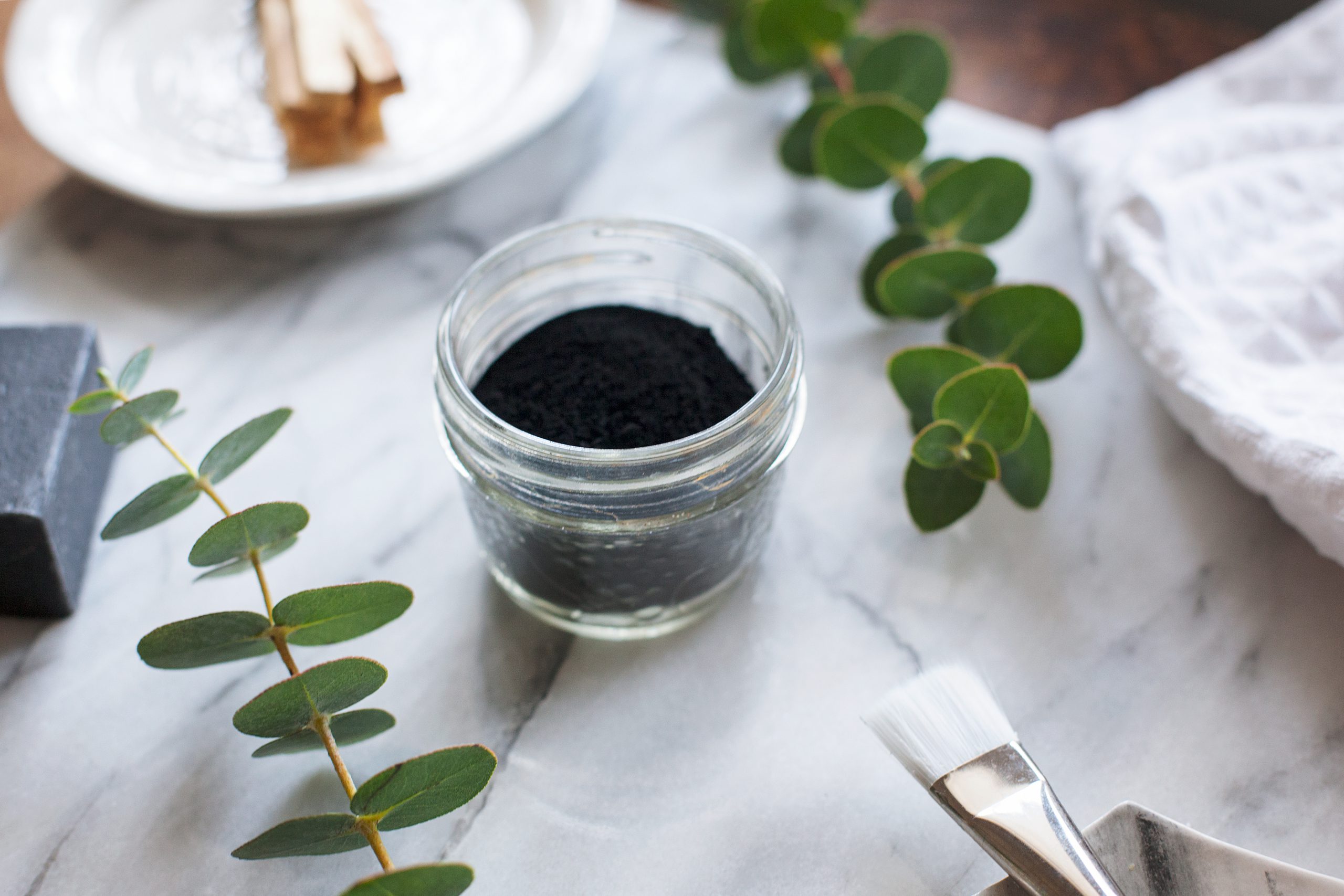 خواص کربن فعال بر زیبایی و پوس...